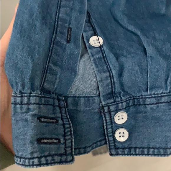 Torrid TAYLOR MEDIUM WASH DENIM BUTTON-UP SHIRT - Picture 5 of 8